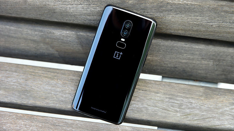 Illustration for article titled El OnePlus 6 parece el hijo del Galaxy S9 y el iPhone X (pero más barato)